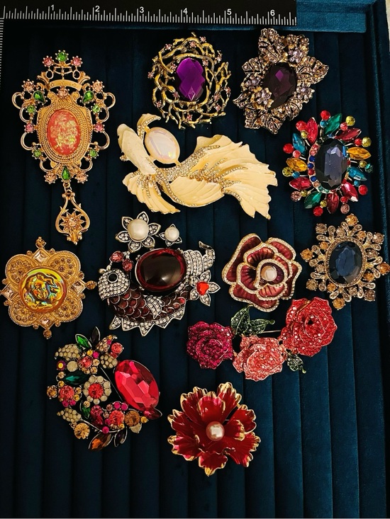 Jewelry - Lot of 12 Heavywork Statement Brooches - Ornate Rhinestone Crystal Jewelry